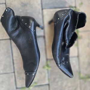 Joyce Azria Black Leather Studded Pointed Toe Ankle Boots Side Zip - 9M